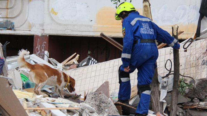 Взрыв в доме: в МВД сообщили детали о людях под завалами