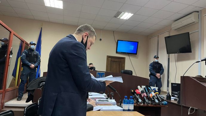 Арест или 1 миллиард: прокуроры озвучили суду свои требования по Порошенко
