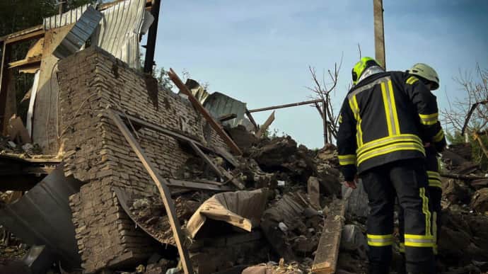 Киевщина: от обломков ракеты повреждены 6 многоэтажек, два человека ранены