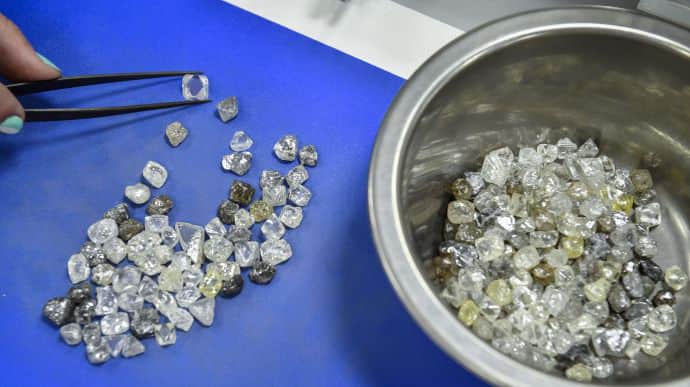 Російські діаманти й ювелірка потрапили під санкції Канади