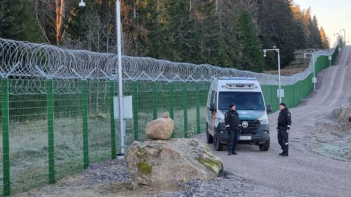 Финляндия построила забор на тестовом участке границы с РФ
