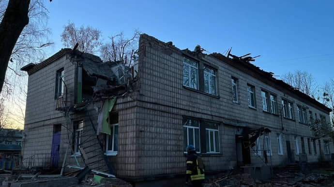 Крупнейшая атака БПЛА по Киеву: пострадали 5 человек, обломки упали в четырех районах