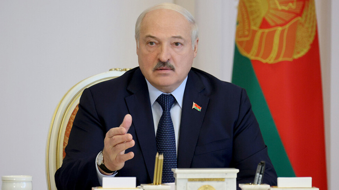Лукашенко заявив, що постійно готується до війни, але мобілізації в Білорусі не буде 
