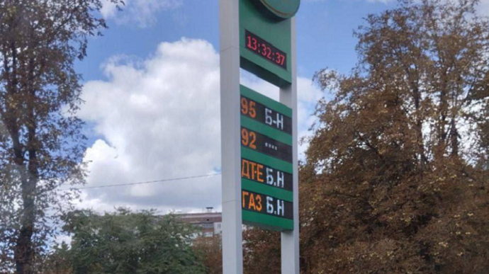 Окупанти жаліються, що на заправках Донеччини зник бензин 