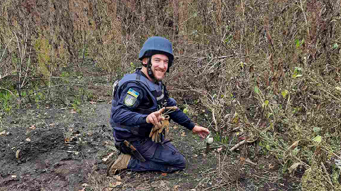 In Kharkiv Oblast, a deminer was blown up by mine; he needs help