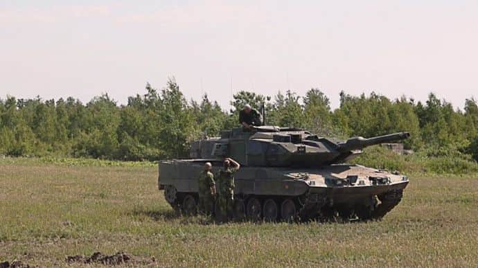 Ukraine receives 10 Stridsvagn 122 tanks with trained crews from Sweden