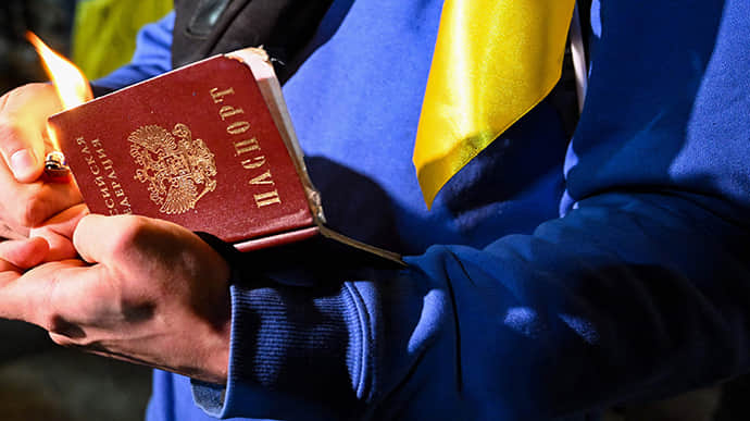 Russia forces Ukrainians under occupation to acquire Russian citizenship – study