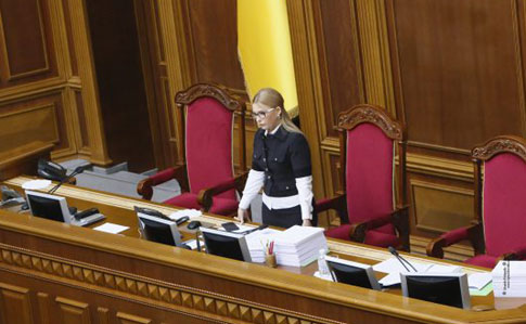 Тимошенко сломала Разумкову микрофон и поранилась