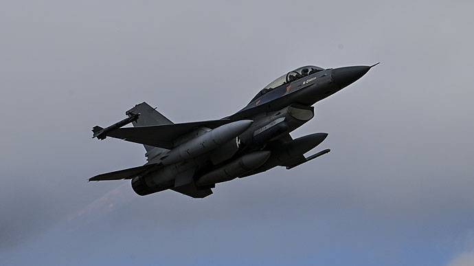 США не разрешают украинским пилотам обучаться на F-16 в Европе - NYT