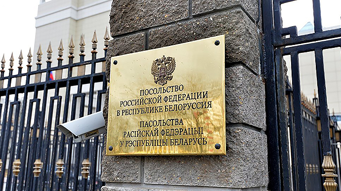 Посольство РФ ответило на высылку дипломатов хамством про маленький член