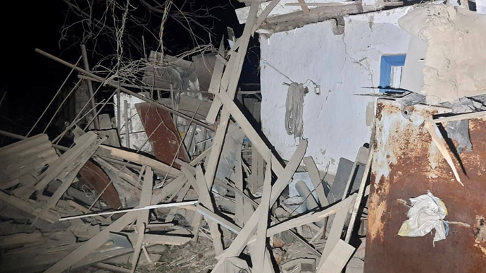 Росіяни знову ударили по Нікопольщині: пошкоджені будинки, газогони і ЛЕП 