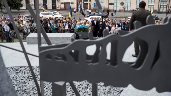 У Києві відкрили Меморіал воїнам, які загинули у війні РФ проти України