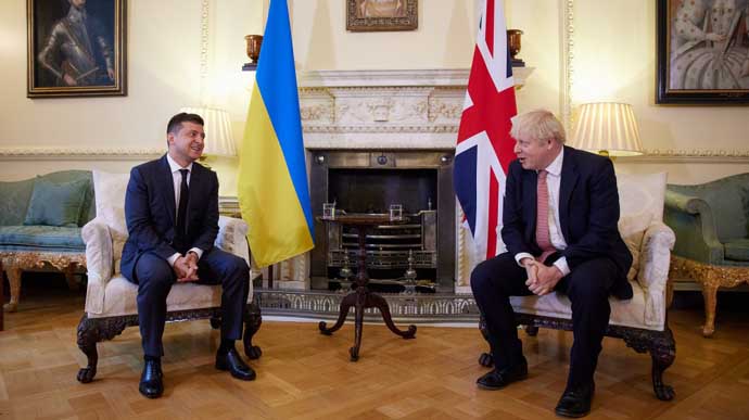 Новини 8 жовтня: угода між Україною та Британією, погрози Лукашенка