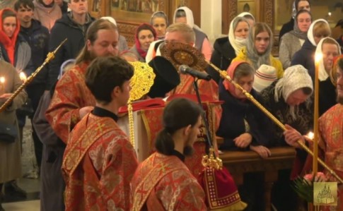 Толпа верующих в Святогорской лавре: полиция возбудила уголовное дело
