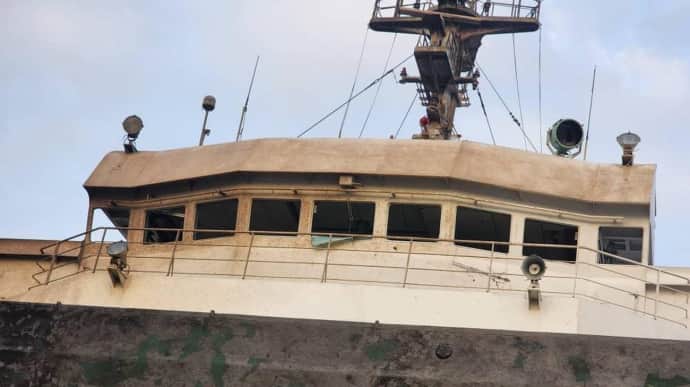 Russians damage civilian vessel in Odesa flying Saint Kitts and Nevis flag – photos