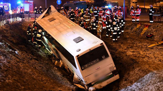 МЗС уточнило дані про аварію автобуса у Польщі: один загиблий, постраждалих п’ятеро