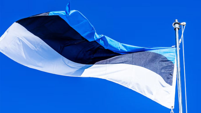 Над бывшей резиденцией посла РФ в Таллинне подняли эстонский флаг