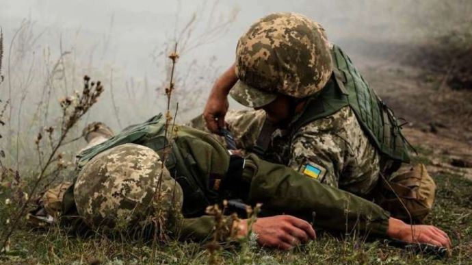 Російські окупанти на Донбасі поранили українського воїна