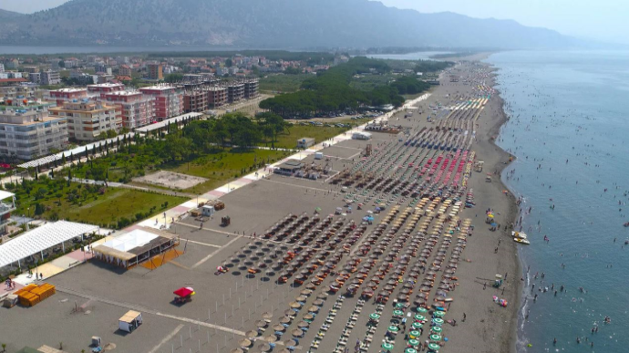 В Албанії власники готелів влаштували стрілянину через лежаки, є жертви
