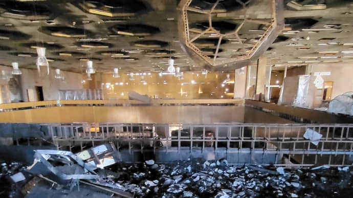 Росіяни продовжують воювати з бібліотеками: у Херсоні вигорів цілий поверх