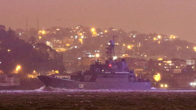 Три военных корабля России вошли в Черное море, еще три – на подходе 