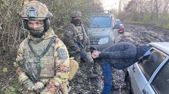 Затримали жителя Миколаївщини: продавав трофейні Джмелі, РПГ і гранати