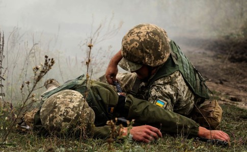 Обстрел вблизи Новотошковского: двух бойцов ранили