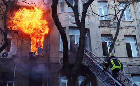 Пожар в Одессе разрослась: пострадали 12 человек, из них 4 пожарных