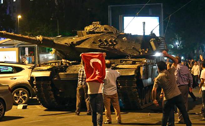 Во время путча в Турции погибли 265 человек: 104 военные, остальные гражданские