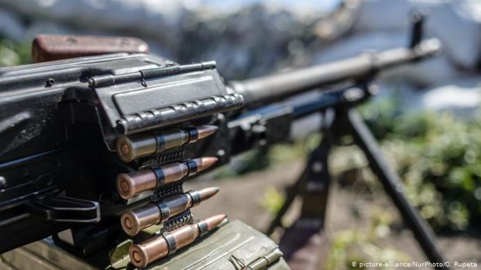 Боевики на рассвете ранили украинского бойца на востоке Украины