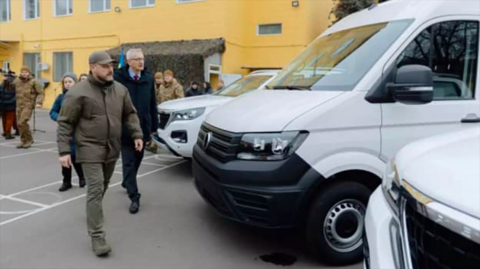 Ukraine's National Guard and National Police receive nearly 100 vehicles from Germany – video