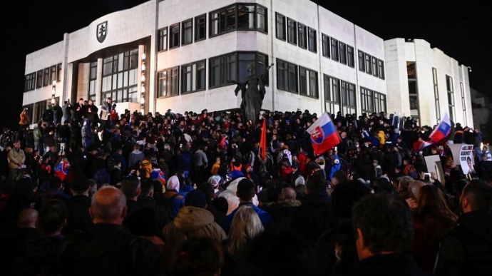 Словаки вышли на протест против карантина