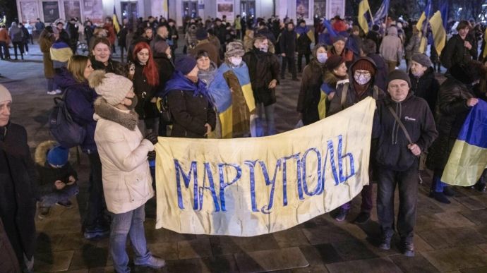 Россия не разрешает открыть в Мариуполе гуманитарные коридоры, город без связи и света
