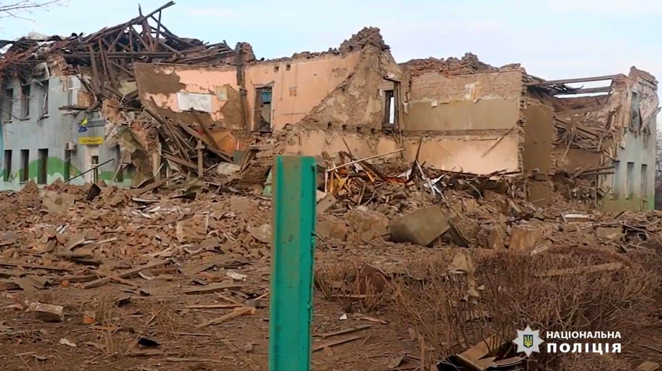 Russian missile hits school in Donetsk Oblast – video