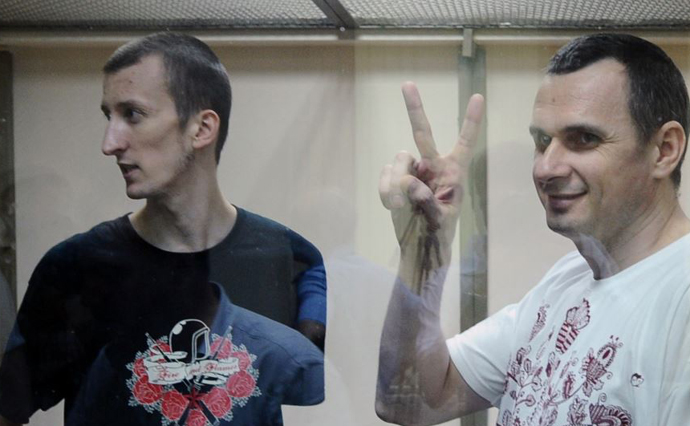 Осужденного в РФ Сенцова везут в Иркутск, Кольченко - в Челябинск