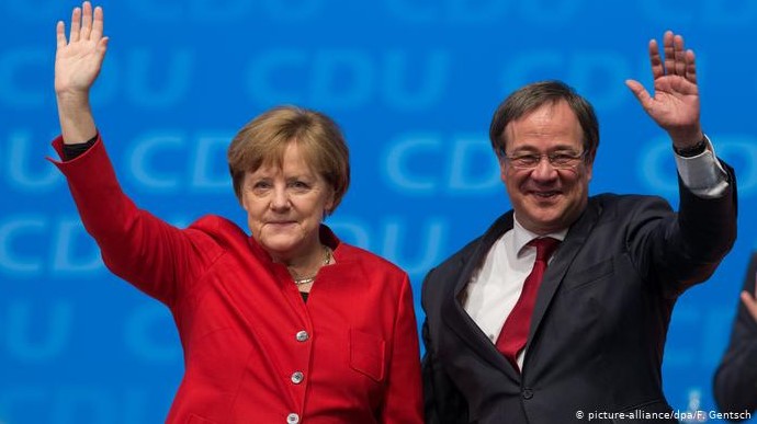 Преемник Меркель извинился за улыбки во время речи о жертвах наводнения
