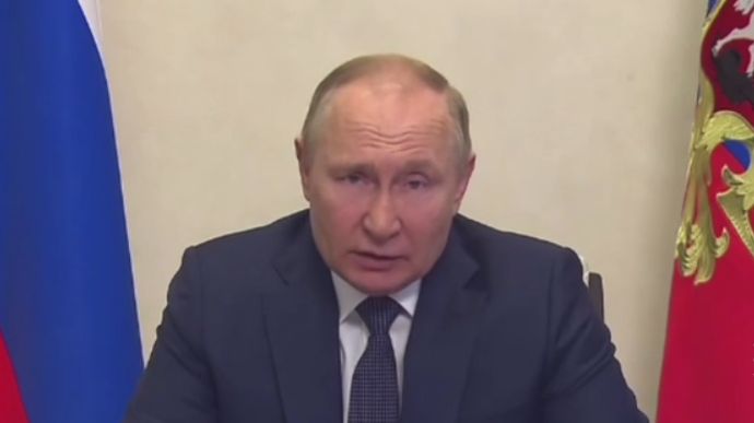 Путін закликав не опускати руки через санкції та шукати інновації в Росії