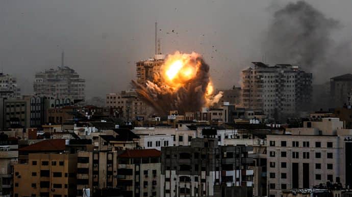 Israeli Defence Forces advise Palestinians to flee Gaza Strip