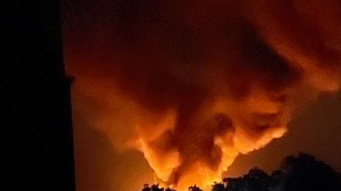 Россияне нанесли два ракетных удара по Харькову поздно вечером: начался пожар