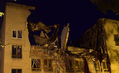 В Донецке обрушилось здание университета торговли, боевики заявили о взрыве