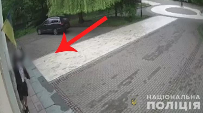 У Києві затримали чоловіка, який зірвав прапор України