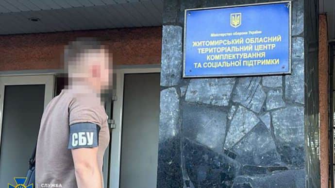 Выдавала фиктивные справки: в Житомирской области задержали главу ВВК