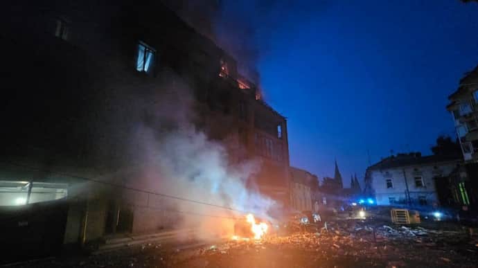 Russian missile attack on Lviv: 17 people injured, including 5 in critical condition,  residential buildings on fire and 2 schools damaged – photos