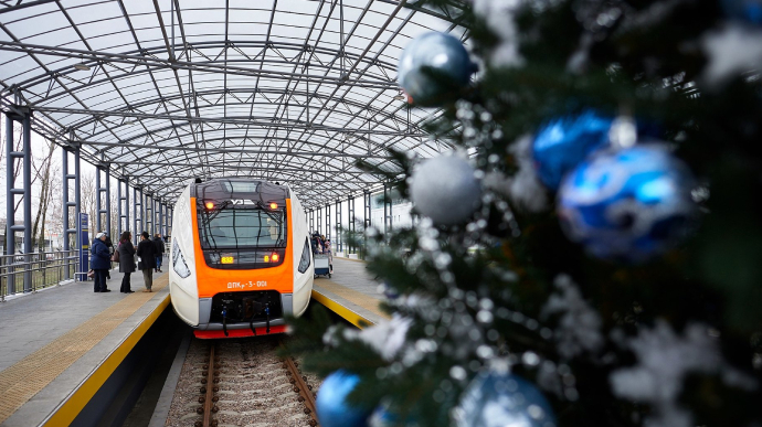 Новий рік у поїздах зустрічатимуть більше 5,4 тисячі пасажирів