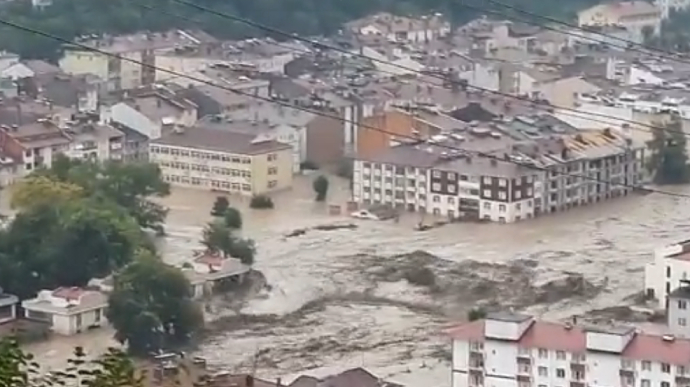 Кількість загиблих через повені в Туреччині зросла до 27