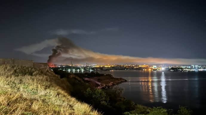 Shipyard on fire in Sevastopol, occupiers claim attack with missiles and boats 