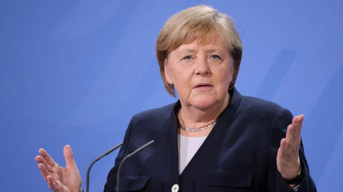 Merkel urges Ukraine to explore diplomatic solutions to end war