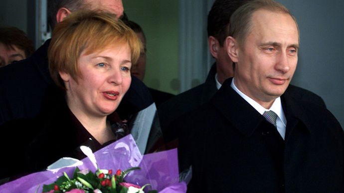 Бывшая жена Путина зарабатывает миллионы на особняке, который получила от власти – расследование