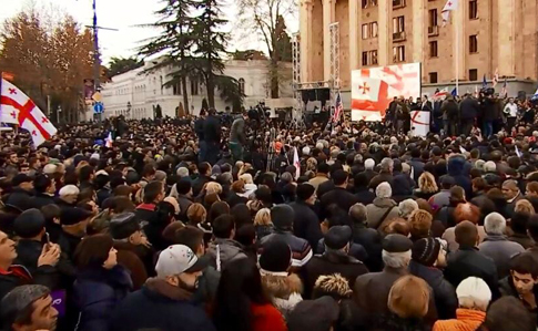 В Тбилиси - многолюдный митинг против результата президентских выборов