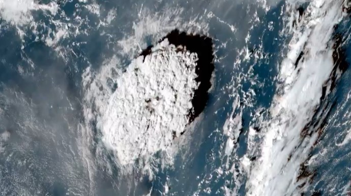 У Тихому океані сталося виверження підводного вулкана, що спричинило цунамі